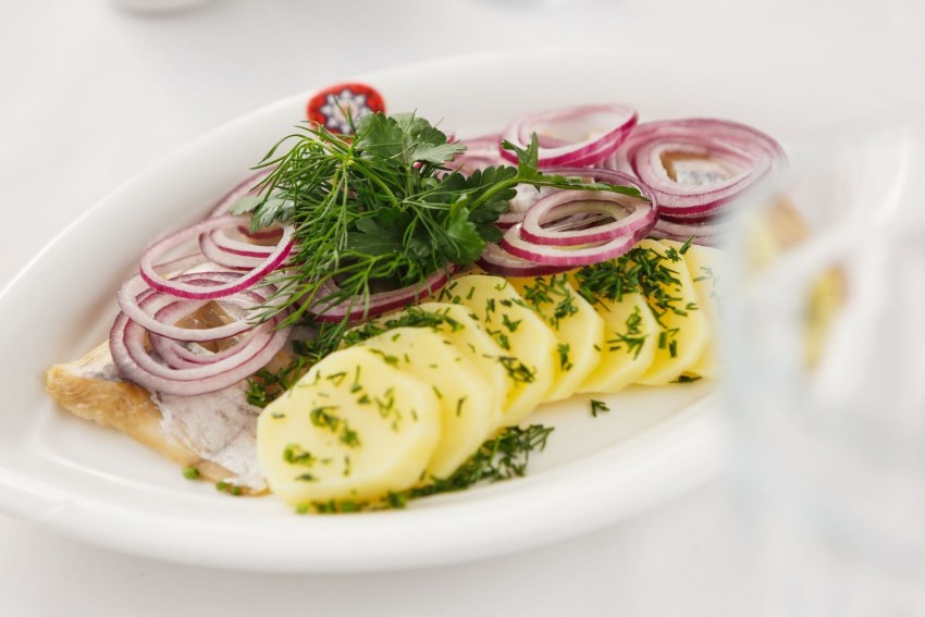 Маринованная сельдь с кускусом