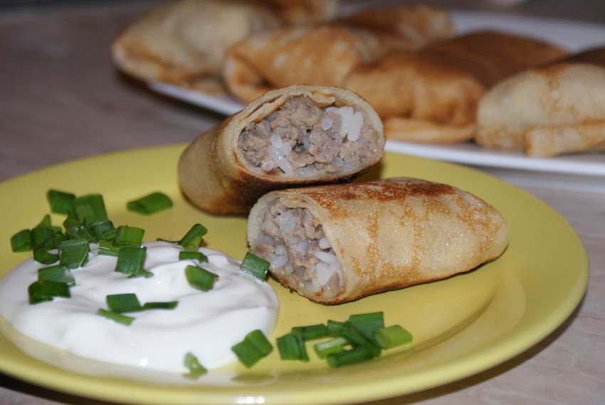 Блинчики фаршированные мясом и рисом