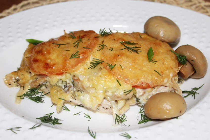 Куриное филе с грибами и сыром