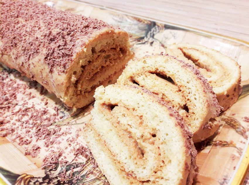 Рулет со сгущенным молоком