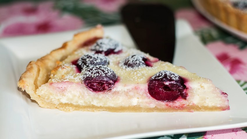 Слойки с творогом и вишней
