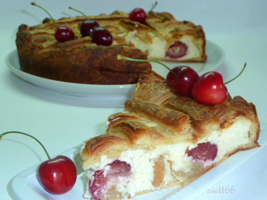 Дрожжевой пирог с клубникой