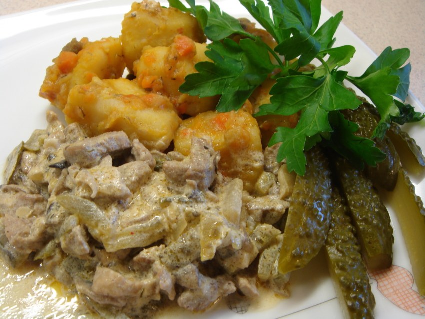 Мясо бефстроганов