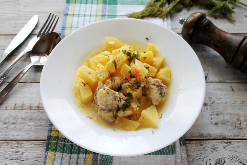 Тушёная картошка с курицей