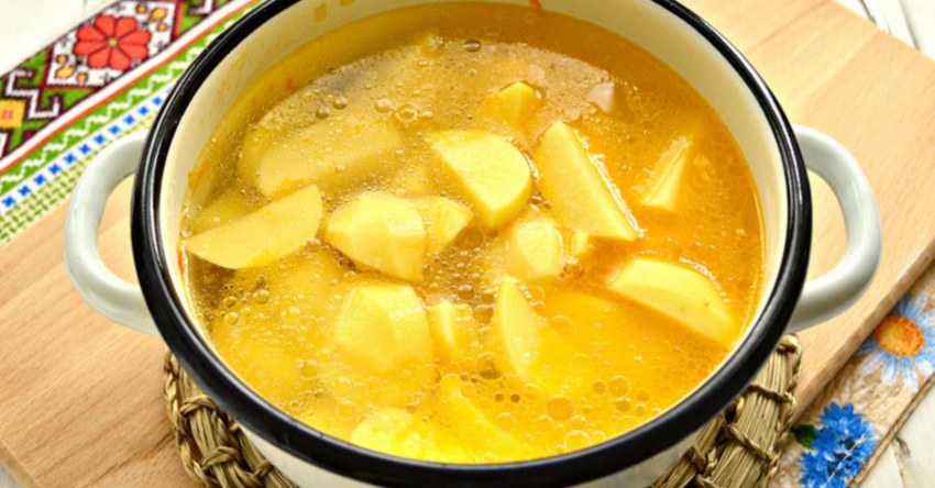 Картошка в бульоне с курицей