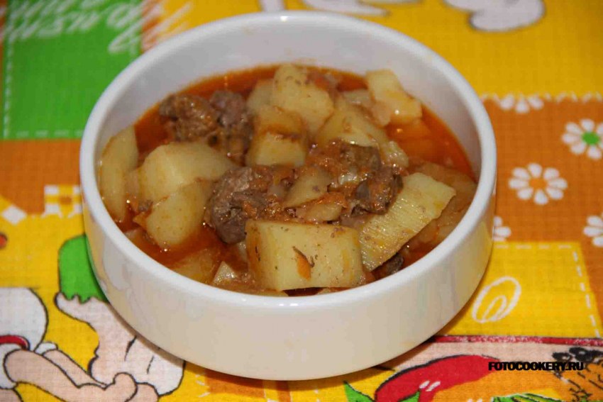 Картошка тушеная с куриными ножками