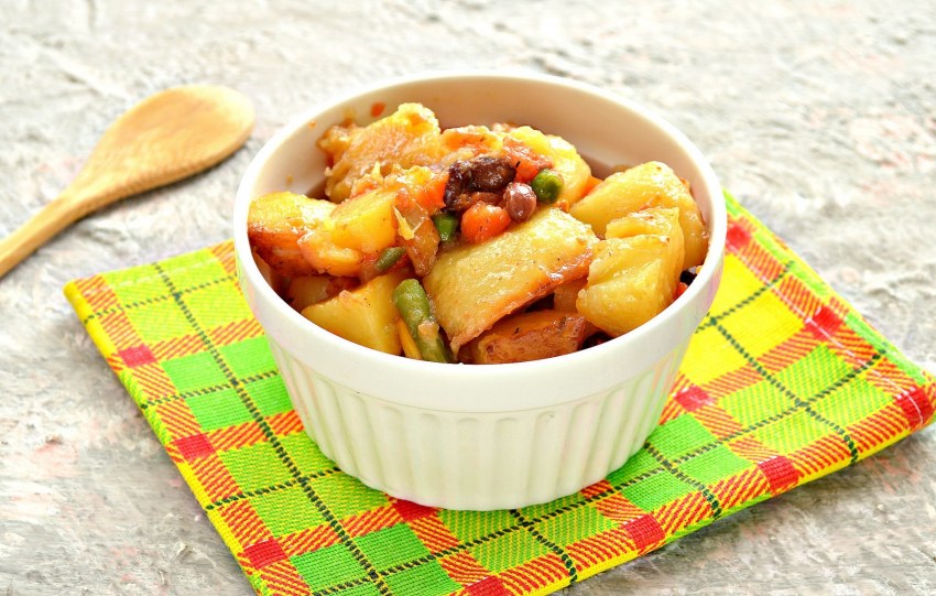 Тушеная картошка с мясом с бульоном