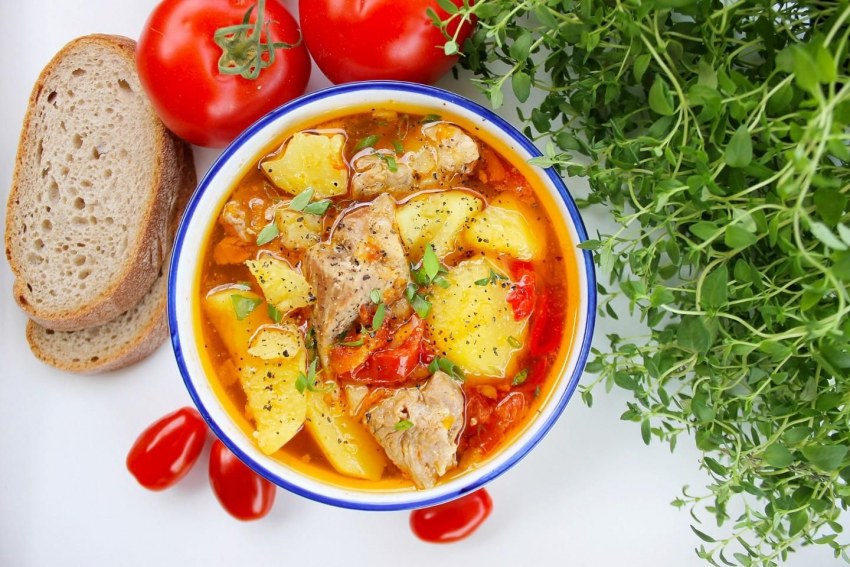Тушёная картошка с курицей
