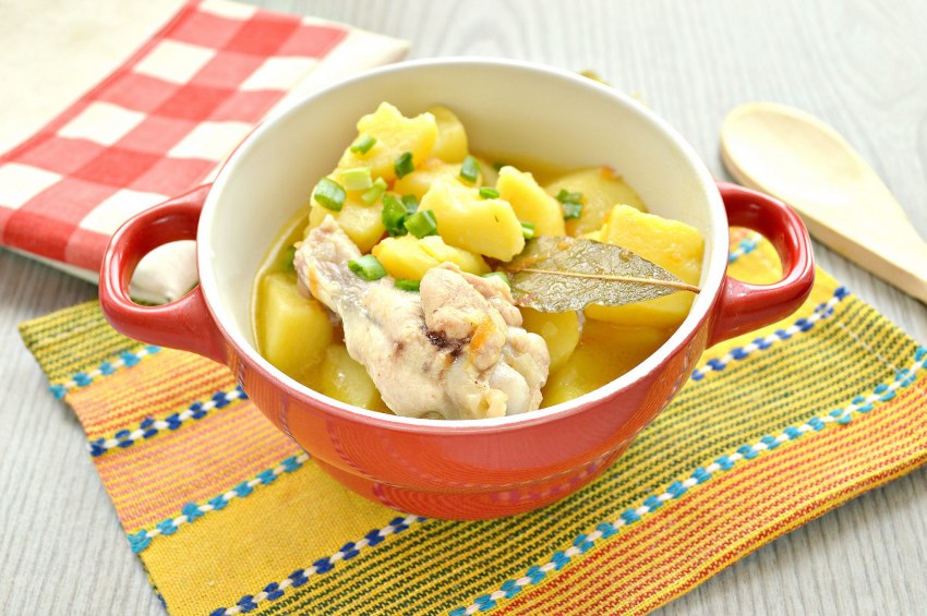 Картошка в бульоне с курицей