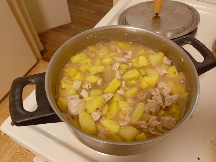 Картофель тушеный с грибами