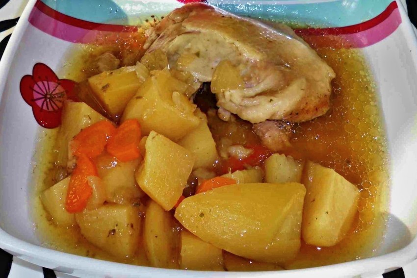 Тушёная картошка с курицей