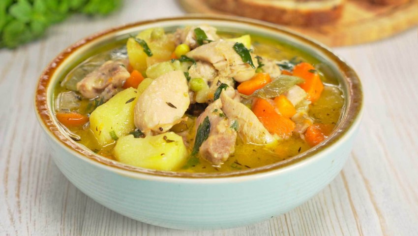Тушёная картошка с курицей