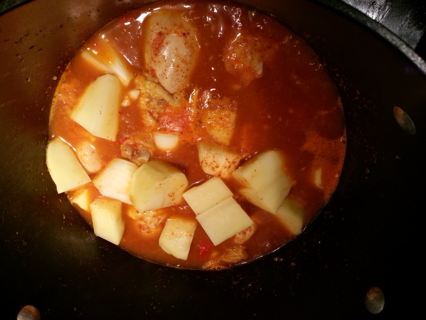 Картофель тушеный с курицей