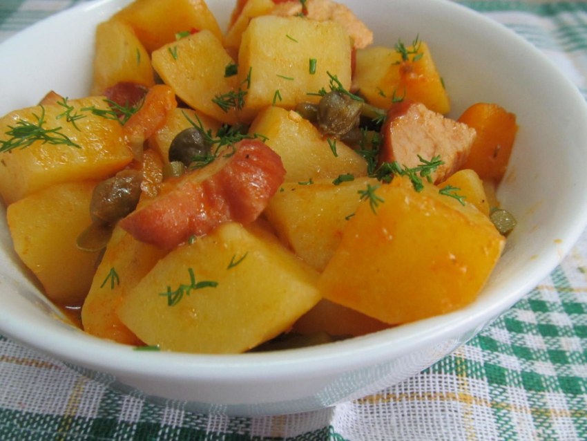 Тушёная картошка с курицей