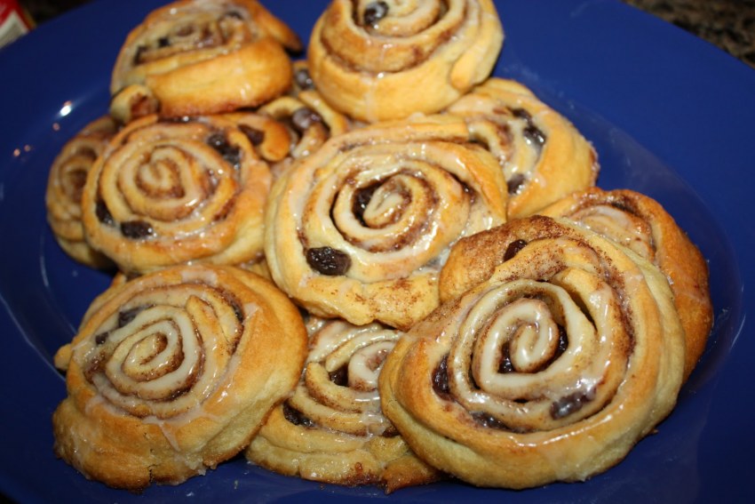 Булочки с корицей и изюмом