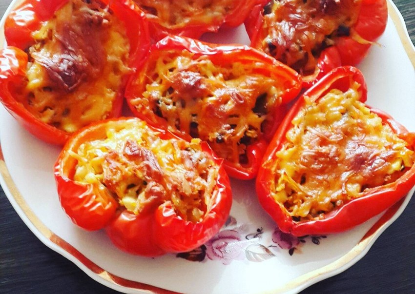 Запеченные фаршированные перцы