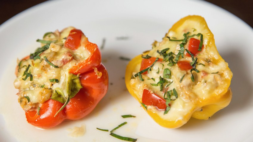Запечённые фаршированные перцы с сыром