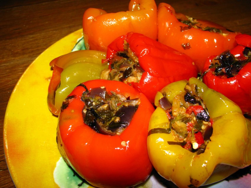 Перец фаршированный баклажанами