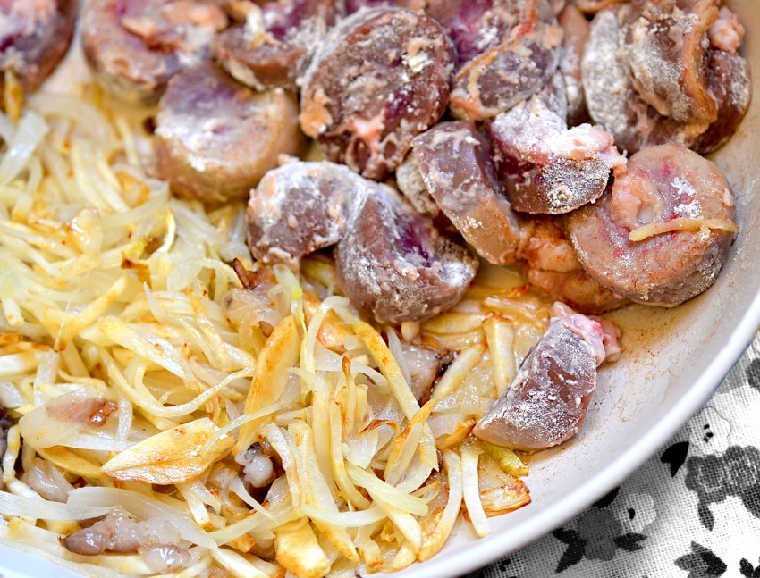 Жареные почки с луком