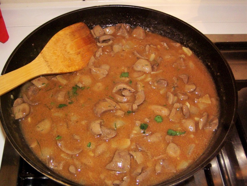 Баранья печень с яблоками