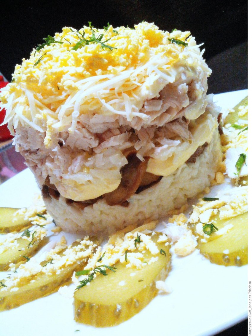 Салат с курицей и грибами