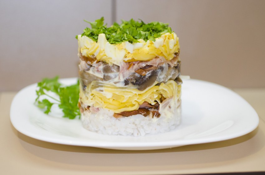 Салат с ананасом и курицей