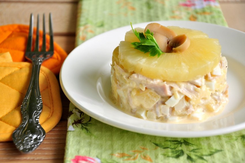Салат с рисом и черносливом