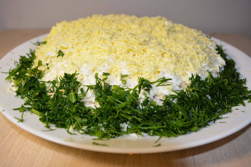 Салат с яйцом и сыром