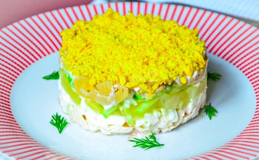 Салат Курочка Ряба с ананасом и курицей