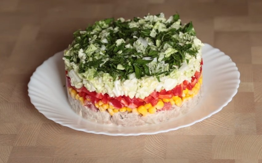 Слоёный салат с курицей