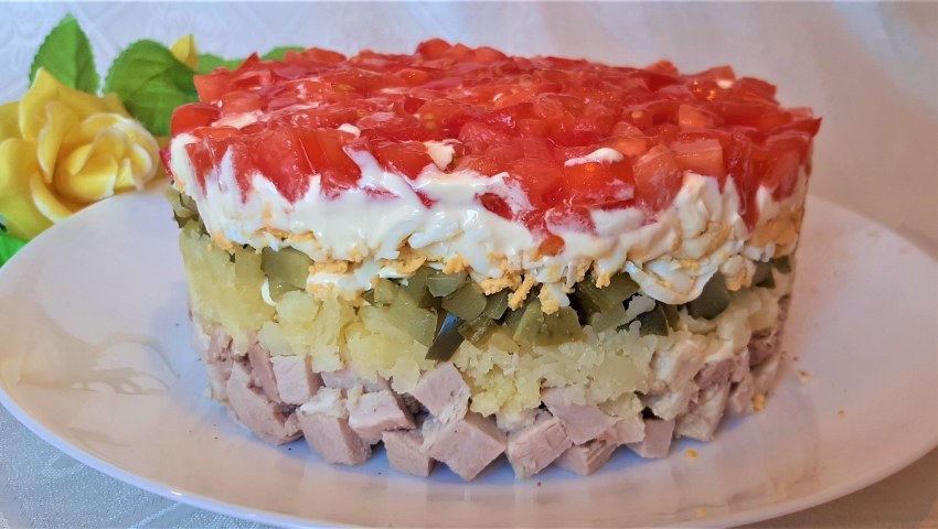 Слоёный салат с курицей