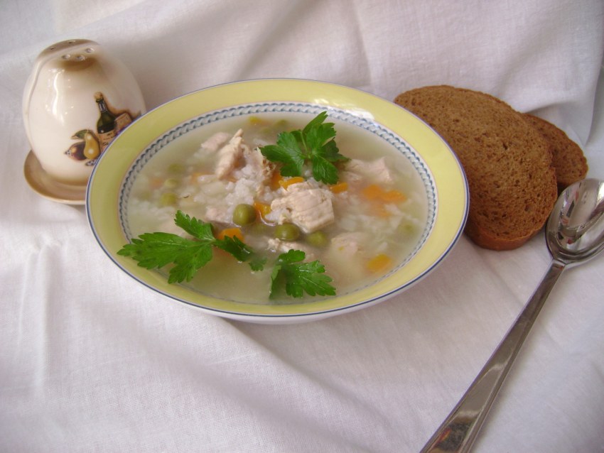Рассольник с перловкой и солеными огурцами