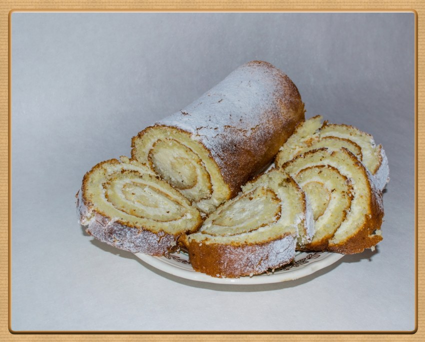 Бисквитный рулет с масляным кремом
