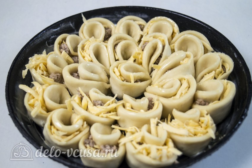 Пирог с мясом в духовке из дрожжевого теста