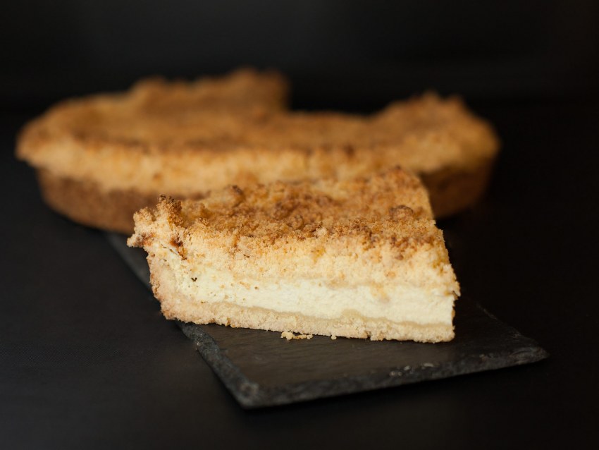 Королевская ватрушка с творогом и клубникой
