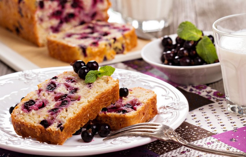 Пирог с черникой и творогом