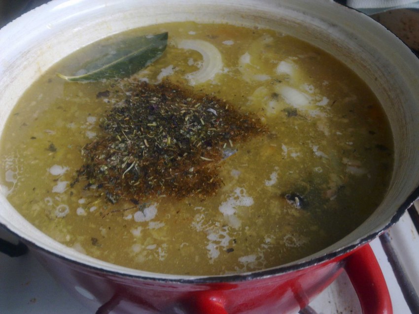 Уха с сардиной консервированной