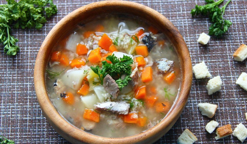 Рыбный консервный суп