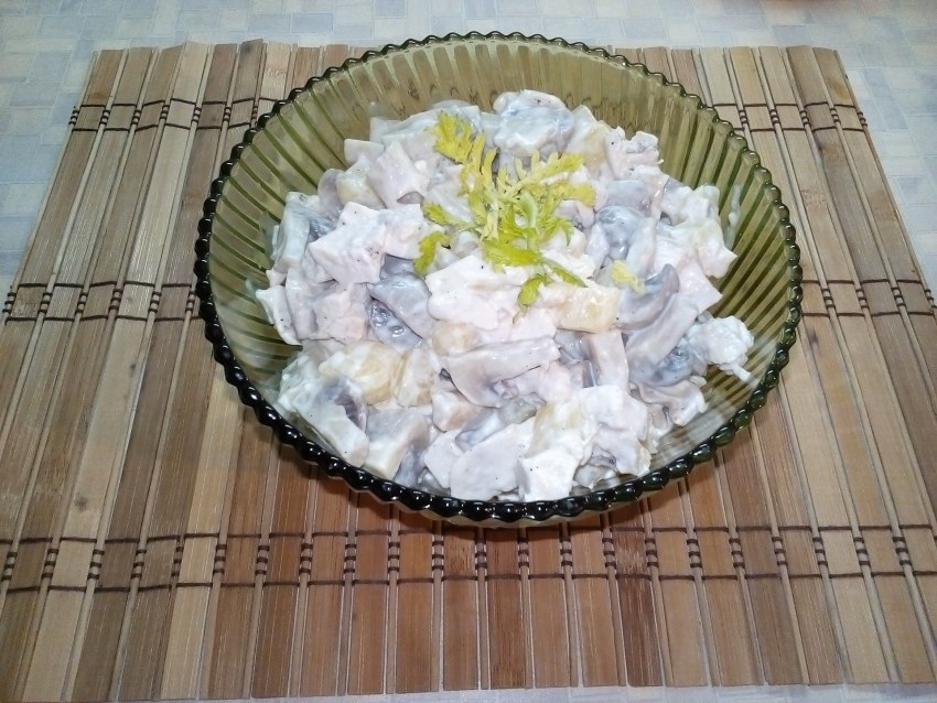 Салат Дубок с курицей шампиньонами