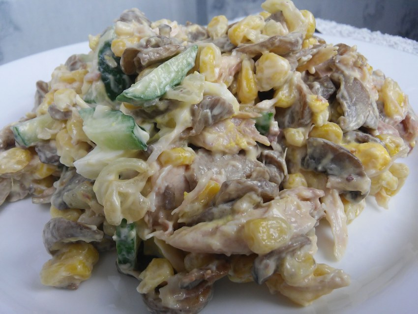 Салат с шампиньонами жареными