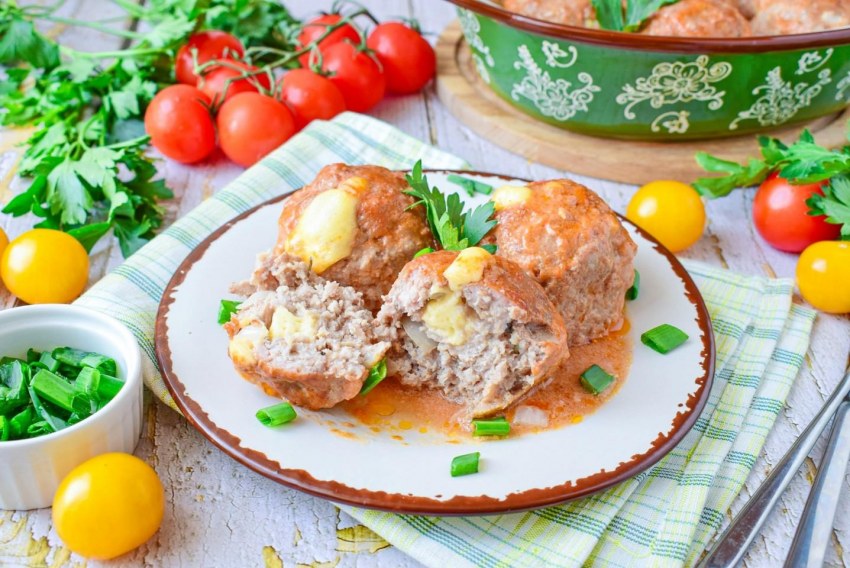 Гуляш из фарша с подливкой