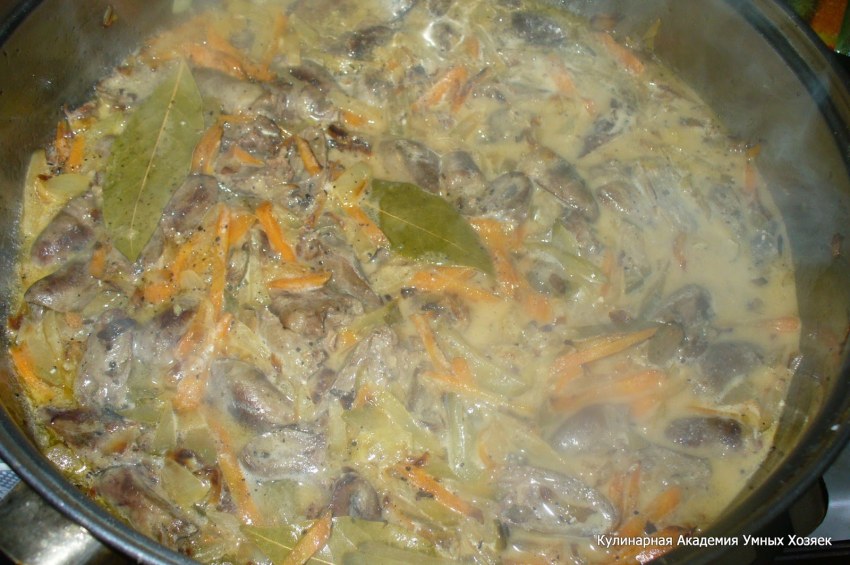 Куриные сердечки в сырном соусе