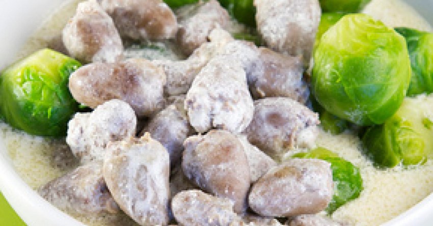 Куриные сердечки в сметане в мультиварке с макаронами