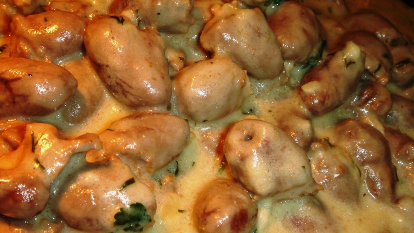 Куриные сердечки в соусе