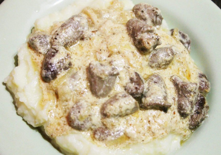 Сердечки куриные в сметане в духовке