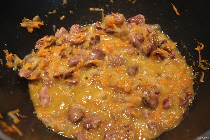 Сколько тушатся куриные сердечки