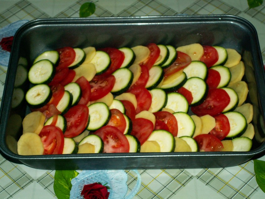 Картофель с кабачками в духовке