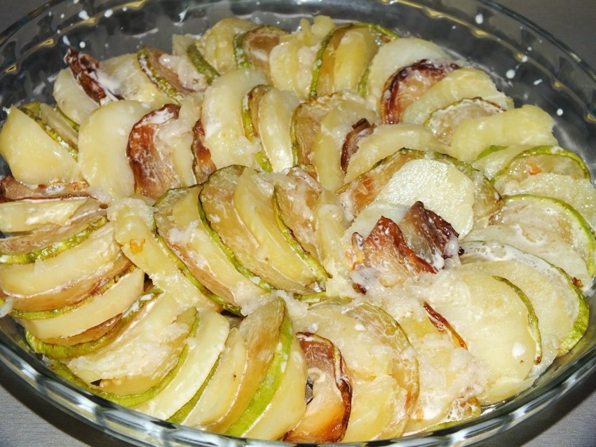 Кабачки с картошкой в духовке