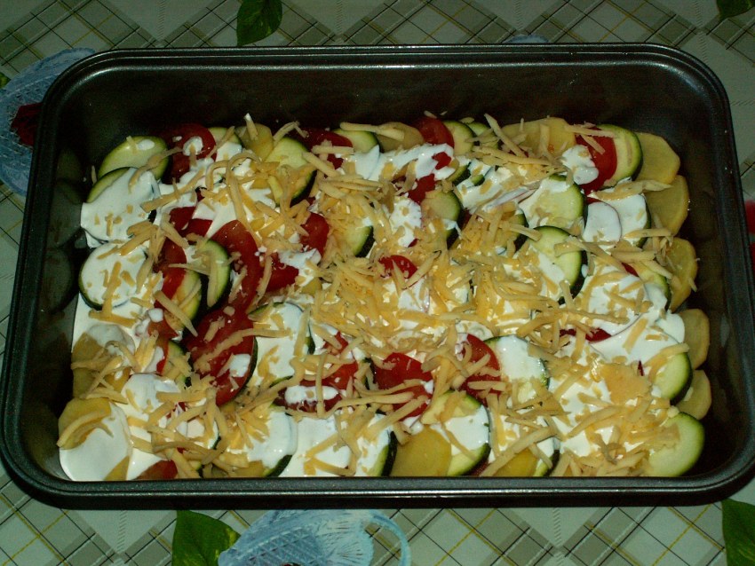 Кабачки с картошкой в духовке