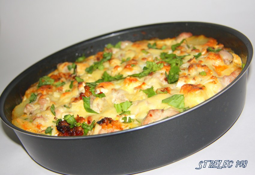 Запеканка с цукини помидорами и курицей